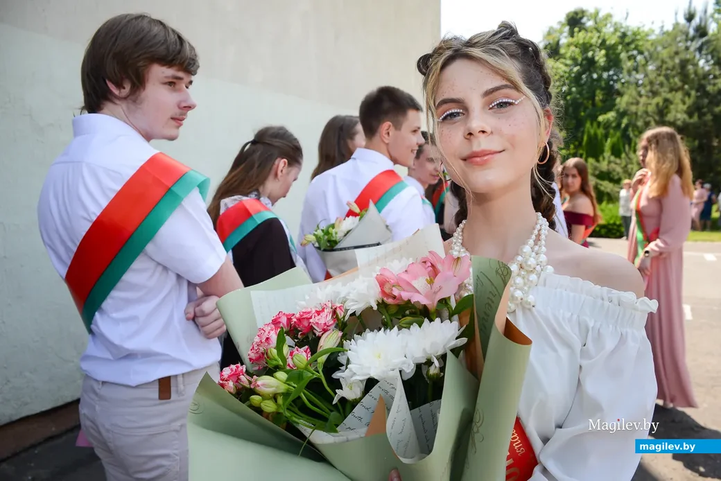 11.06.2020. Бобруйск, Могилевская область. Вручение аттестатов о среднем образовании, золотых и