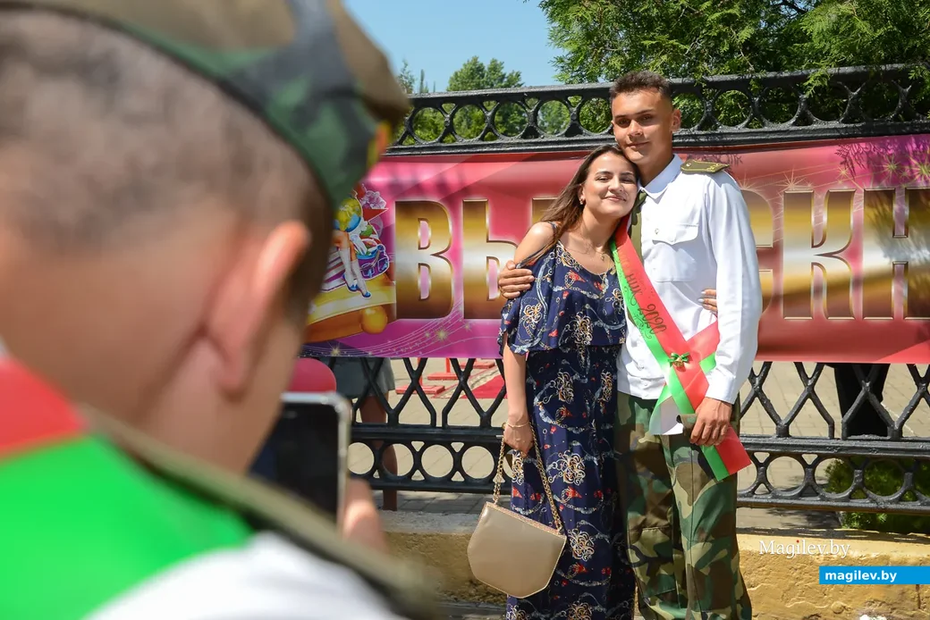 11.06.2020. Бобруйск, Могилевская область. Вручение аттестатов о среднем образовании, золотых и