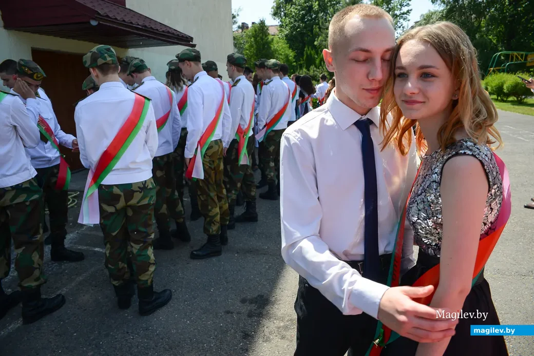 11.06.2020. Бобруйск, Могилевская область. Вручение аттестатов о среднем образовании, золотых и