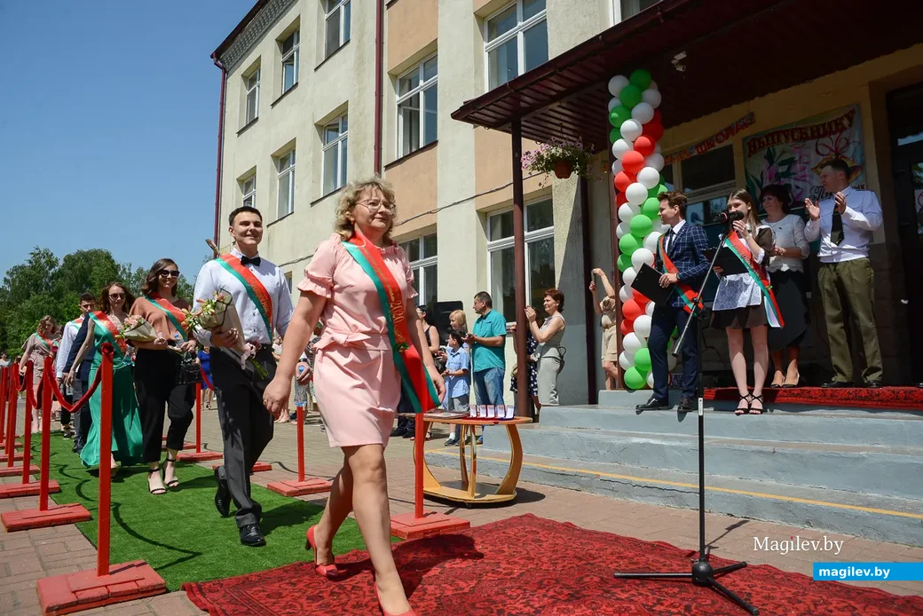 11.06.2020. Бобруйск, Могилевская область. Вручение аттестатов о среднем образовании, золотых и