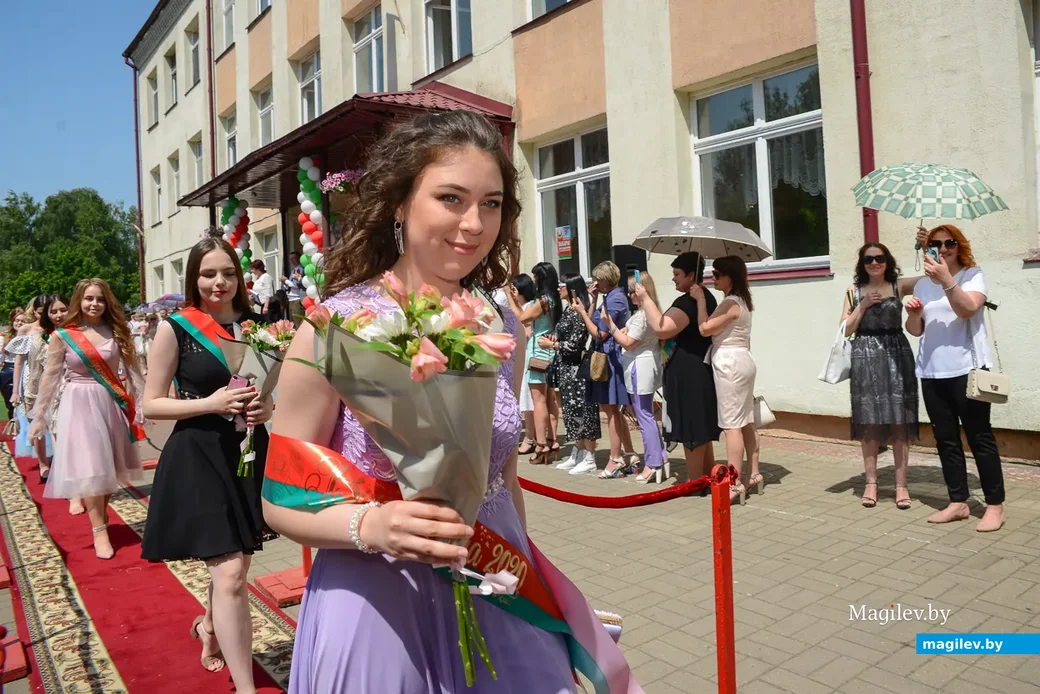 11.06.2020. Бобруйск, Могилевская область. Вручение аттестатов о среднем образовании, золотых и