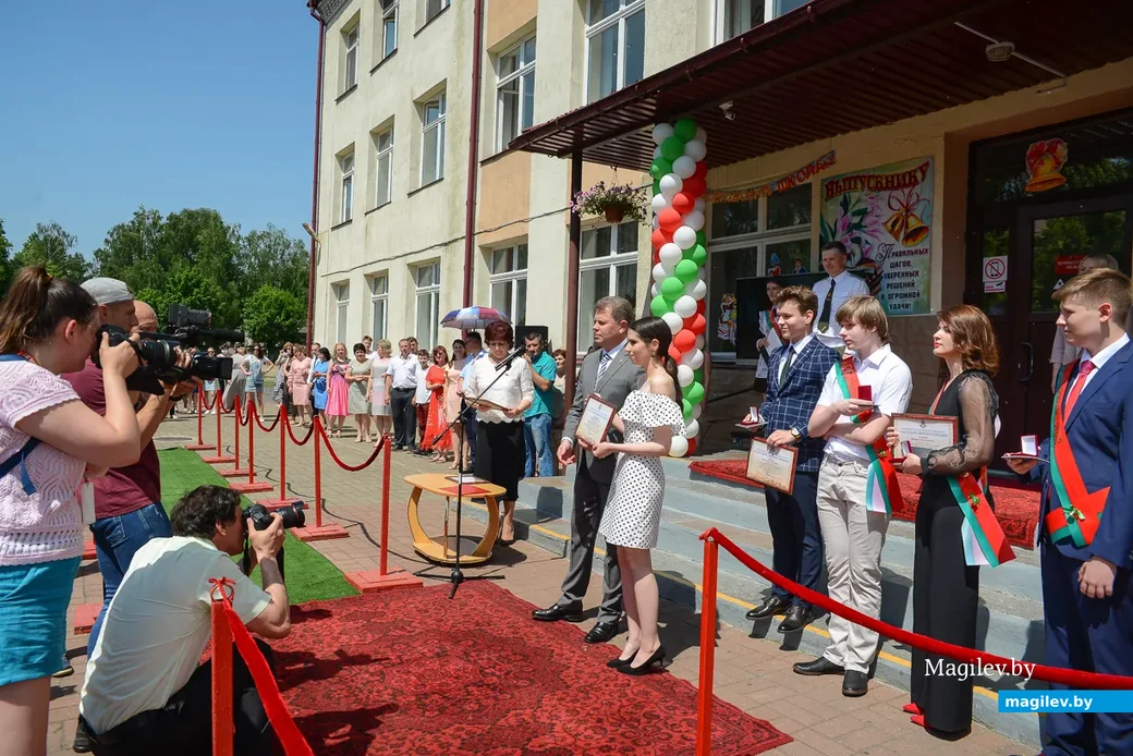 11.06.2020. Бобруйск, Могилевская область. Вручение аттестатов о среднем образовании, золотых и