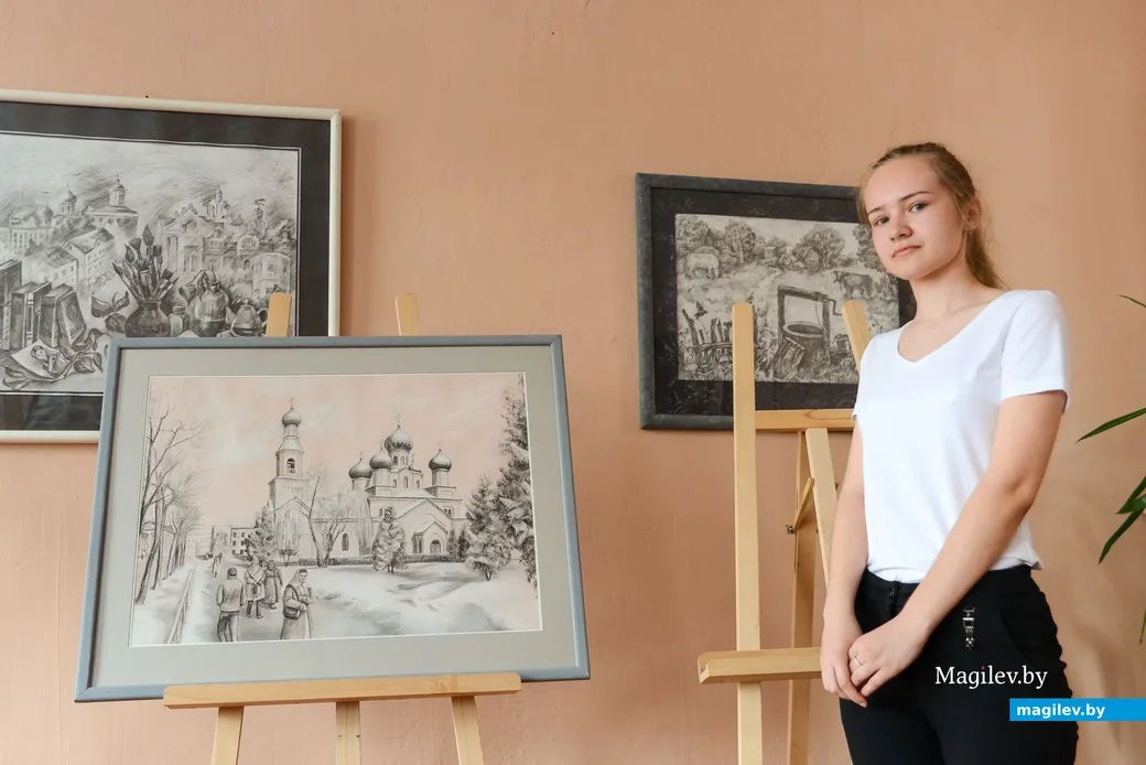 Дарья Щербакова (17 лет). «Воскресный день» (бумага, уголь). Руководитель — О.И.Похвалитова.