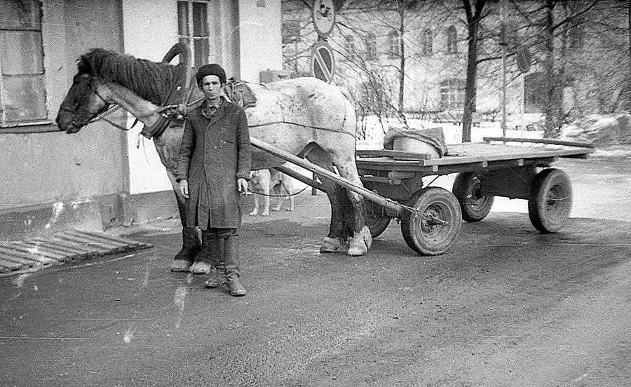 Именно так, по воспоминаниям Гарика, выглядели балаголы в Бобруйске середины 1960-х. Фото