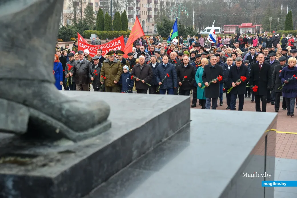 07.11.2018. Празднование 101-й годовщины Октябрьской революции на площади Ленина