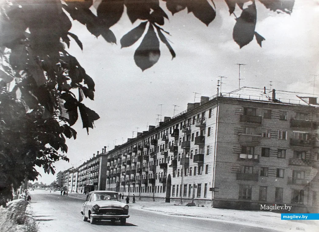 Бобруйск, конец 1960-х. Автомобиль «Волга» ГАЗ-21 на улице Интернациональной. ФОТО ИЗ АРХИВА