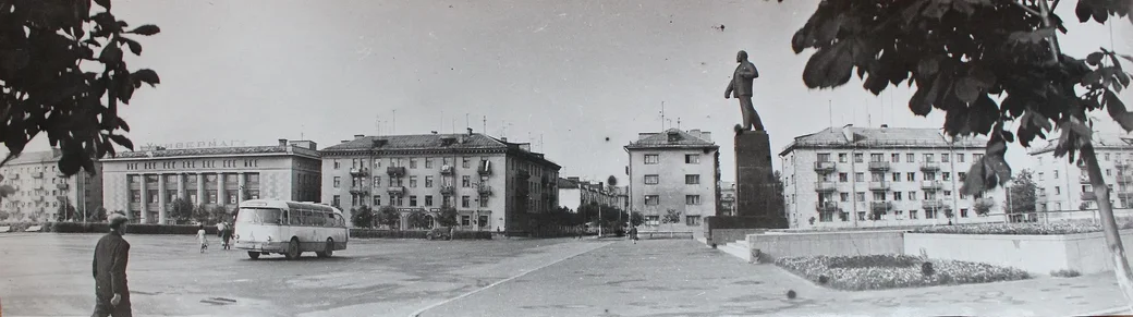 Начало 70-х годов прошлого века. Площадь Ленина, Бобруйск. Автобусы ЛАЗ на улицах города. Фото