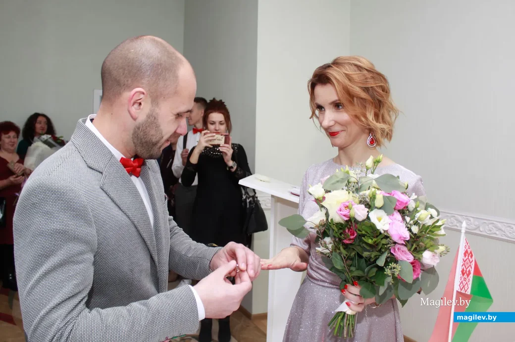 Елена Королева и Олег Лесненко зарегистрировали свой брак 6 декабря.