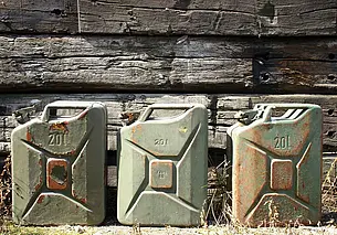 Работники могилевского предприятия заправляли «казенным» топливом собственные машины