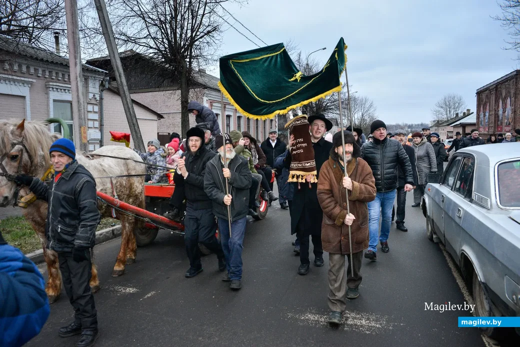 12.01.2020. Праздник внесения свитка Торы в Бобруйской синагоге. Торжественная процессия со