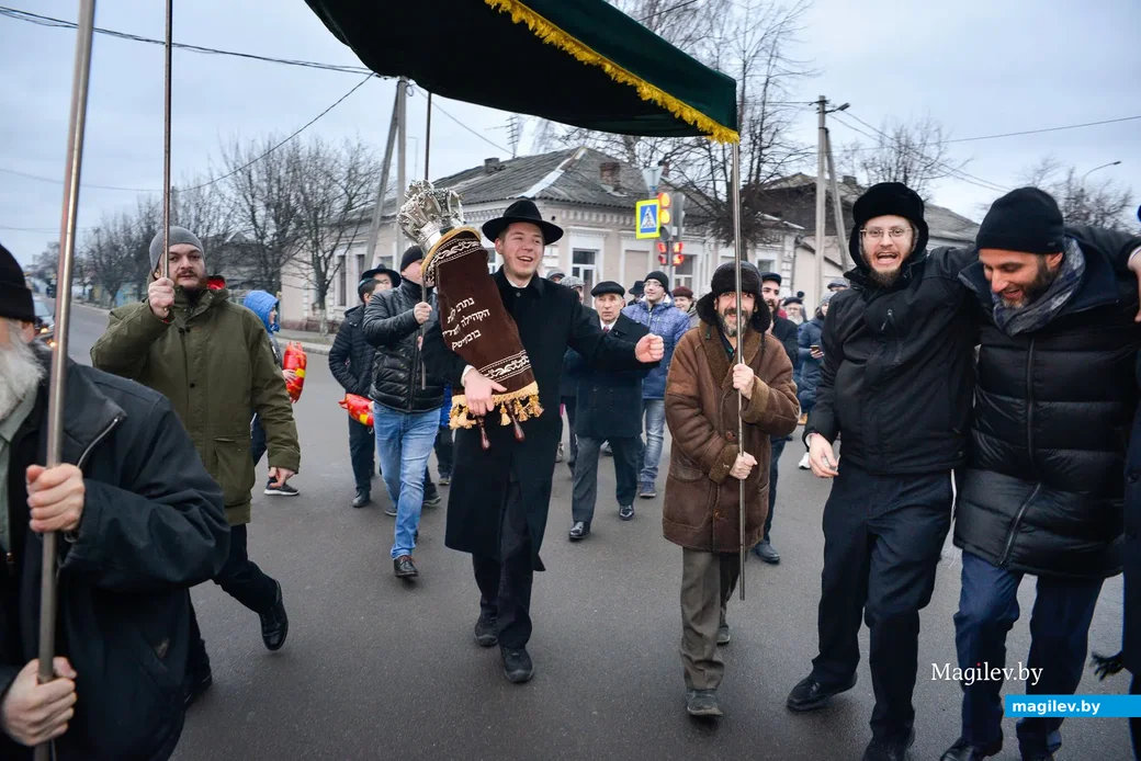12.01.2020. Праздник внесения свитка Торы в Бобруйской синагоге. Торжественная процессия со