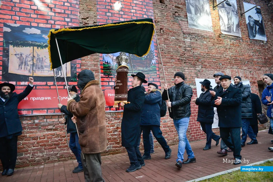12.01.2020. Праздник внесения свитка Торы в Бобруйской синагоге. Торжественная процессия со