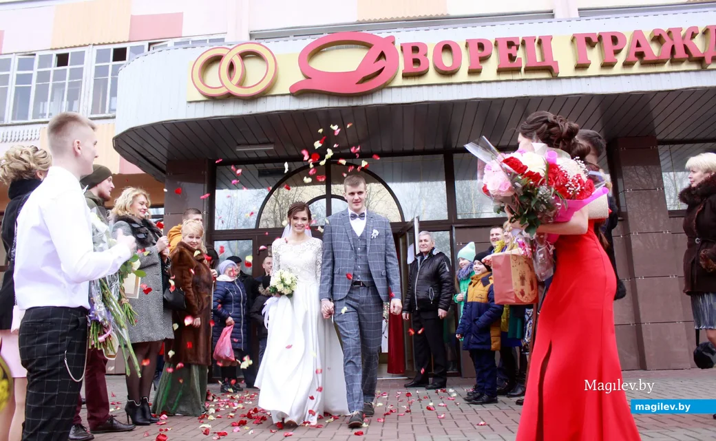 25-летние Яна Бокая и Евгений Минкевич зарегистрировали свой брак 18 января.