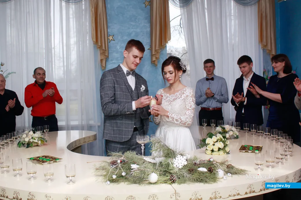 25-летние Яна Бокая и Евгений Минкевич зарегистрировали свой брак 18 января.