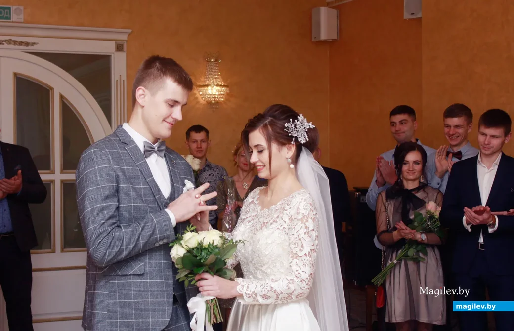 25-летние Яна Бокая и Евгений Минкевич зарегистрировали свой брак 18 января.