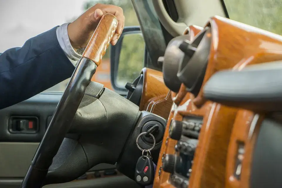 От поездок с друзьями в первое время стоит отказаться.