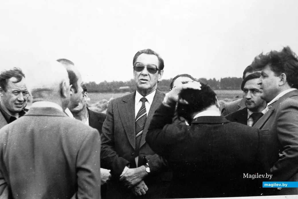 Петр Машеров во время посещений Бобруйщины в 1980 году.