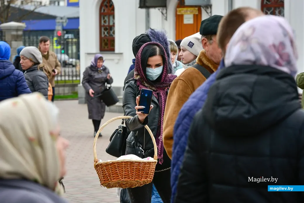 18.04.2020. Освящение пасхальных куличей и снеди в Свято-Георгиевской церкви Бобруйска