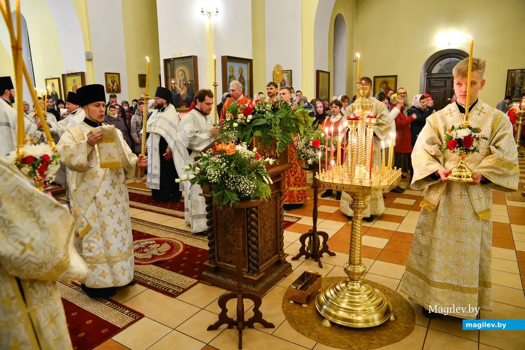 19.04.2020. Пасхальное богослужение в Свято-Никольском соборе Бобруйска