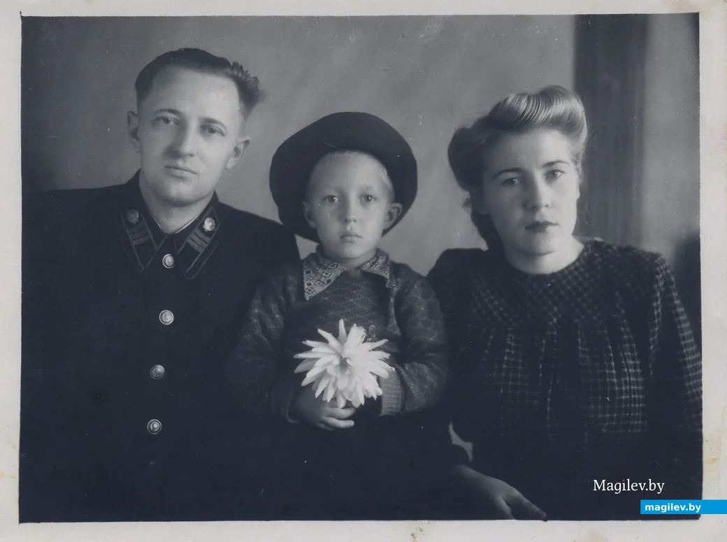 Николай, Галина и Лера Колесниковы. Бобруйск, 1950-51 год.