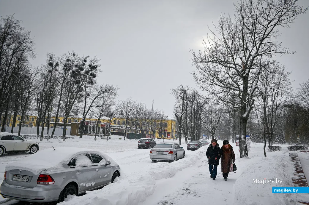 12.02.2021. Бобруйск. Сильный снегопад в Бобруйске привел к затруднениям в работе транспорта и