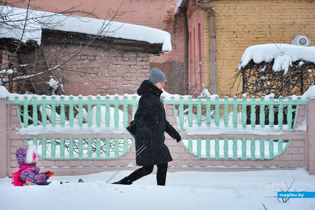 12.02.2021. Бобруйск. Сильный снегопад в Бобруйске привел к затруднениям в работе транспорта и