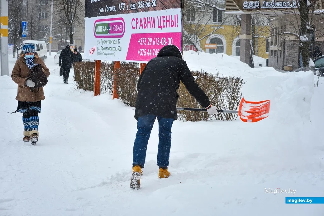 12.02.2021. Бобруйск. Сильный снегопад в Бобруйске привел к затруднениям в работе транспорта и
