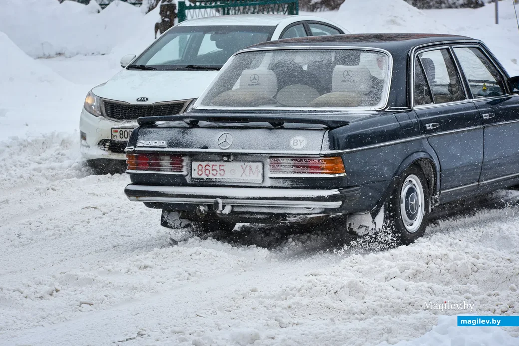 12.02.2021. Бобруйск. Сильный снегопад в Бобруйске привел к затруднениям в работе транспорта и