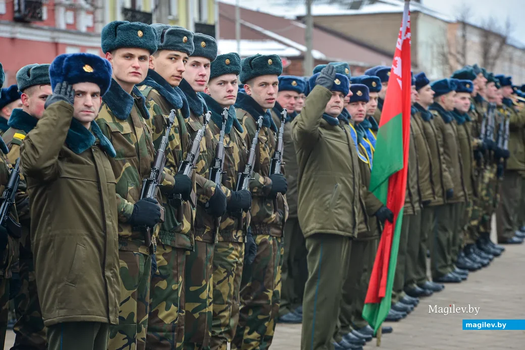 23.02.2021. Бобруйск. Возложение венков и цветов, торжественное прохождение воинов Бобруйского