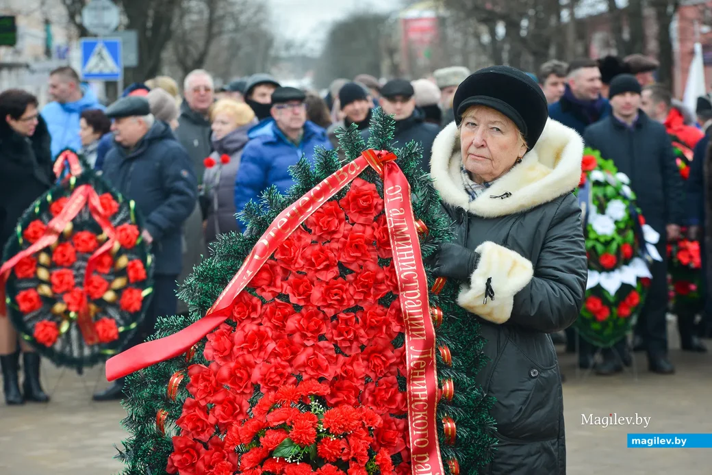 23.02.2021. Бобруйск. Возложение венков и цветов, торжественное прохождение воинов Бобруйского