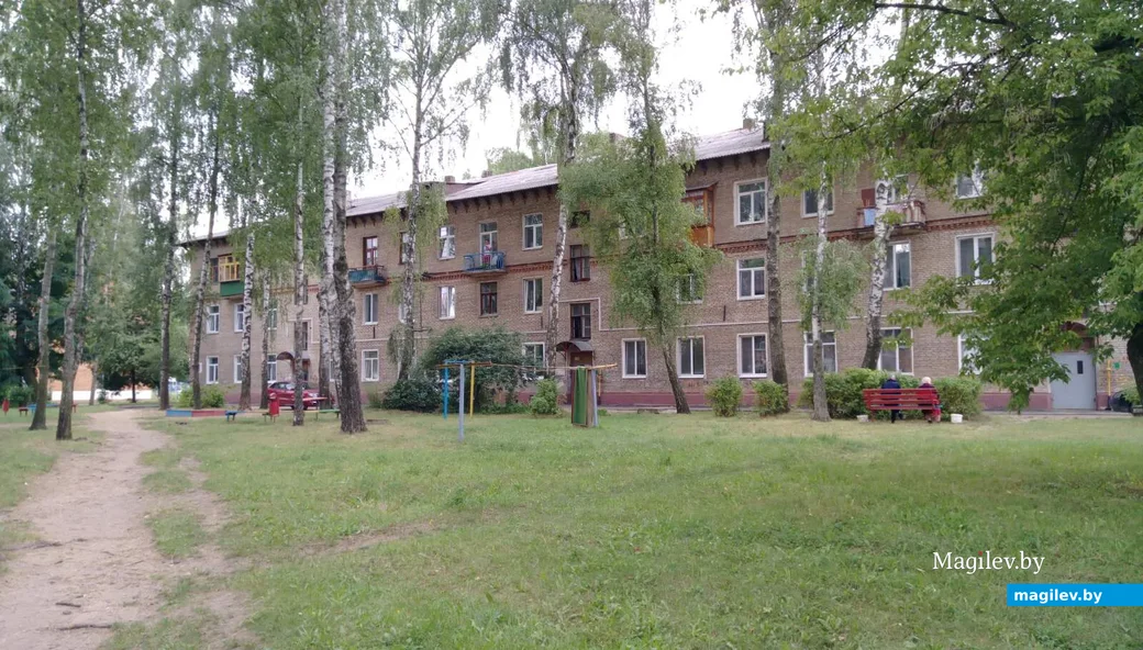 Ул.Ковзана, д. 9. В доме было бомбоубежище, куда эвакуировали детей из детского сада.