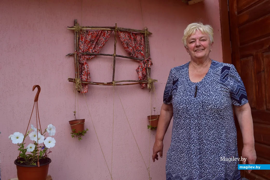 Елена Жуковская у себя на даче в деревне Татарка.