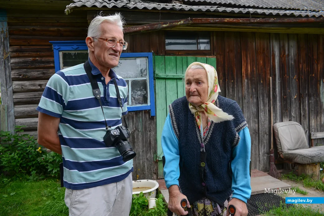 Глусский район, деревня Степановка. Виктор Сысой и Надежда Васильевна Мороз.