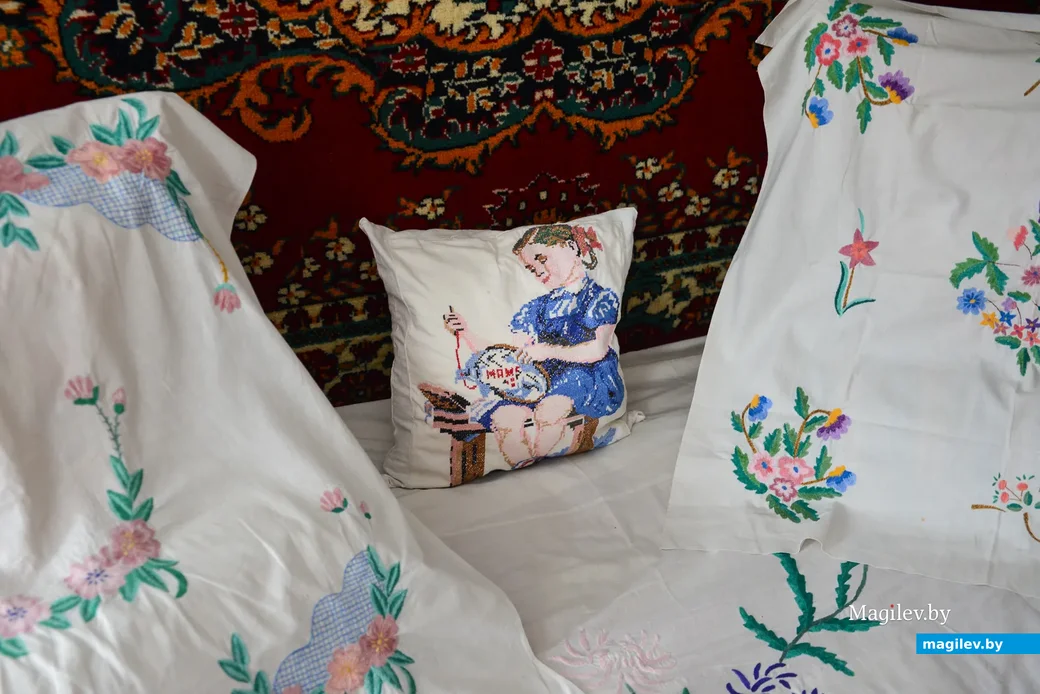 Глусский район, деревня Степановка. В доме у Евдокии Моисеевны Сысой.