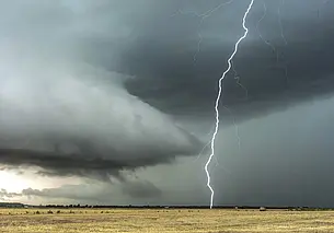 14 июля ожидаются грозы, ливни и сильный ветер. Объявлен оранжевый уровень опасности