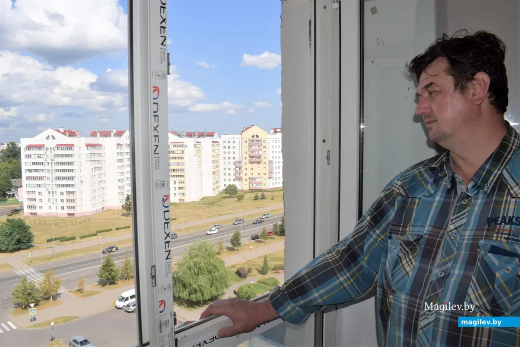 Житель дома на Горького, 41 Евгений Давидович. Фото: Артем Лукьянович.