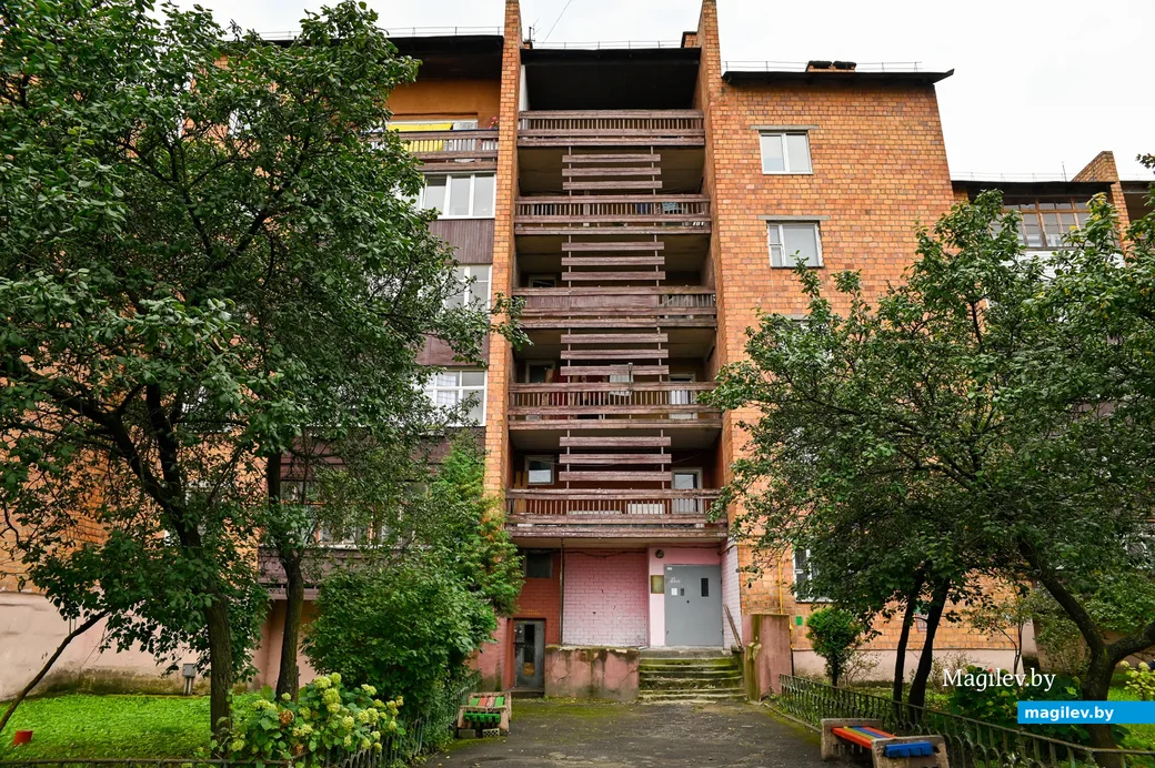 «Халтуринские» дома на Комсомольской: вход в квартиры со всех лестничных площадок.