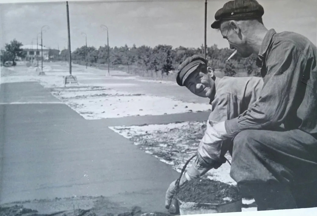 Асфальтирование ул. К. Либкнехта до кинотеатра "Мир", 1961 год. Фотография из фонда Бобруйского