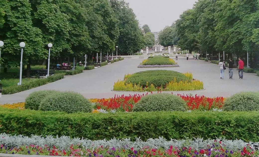 Городской парк культуры и отдыха, начало 2000-х. Фотография из фонда центральной библиотеки г.