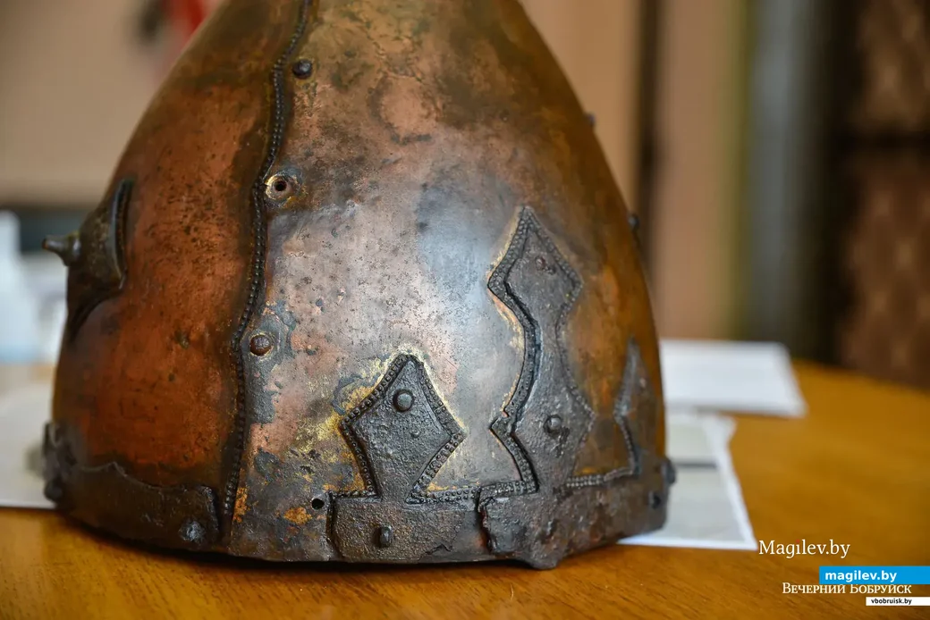 Уникальный шлем с тысячелетней историей нашли 4 апреля 2019 года в затоке правого берега реки