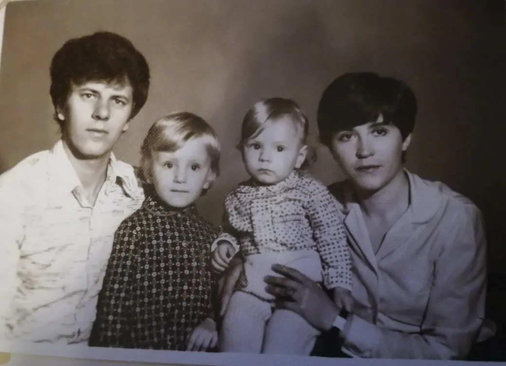 Михаил Мачульский с женой Ниной и детьми: Вячеславом (будущим зам. директора торгового дома