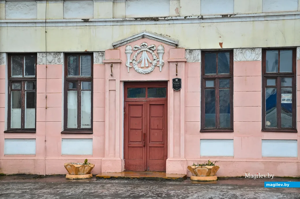 11.12.2020. Бобруйск. Бывшая станция юных техников, позже Центр технического творчества. Особняк в