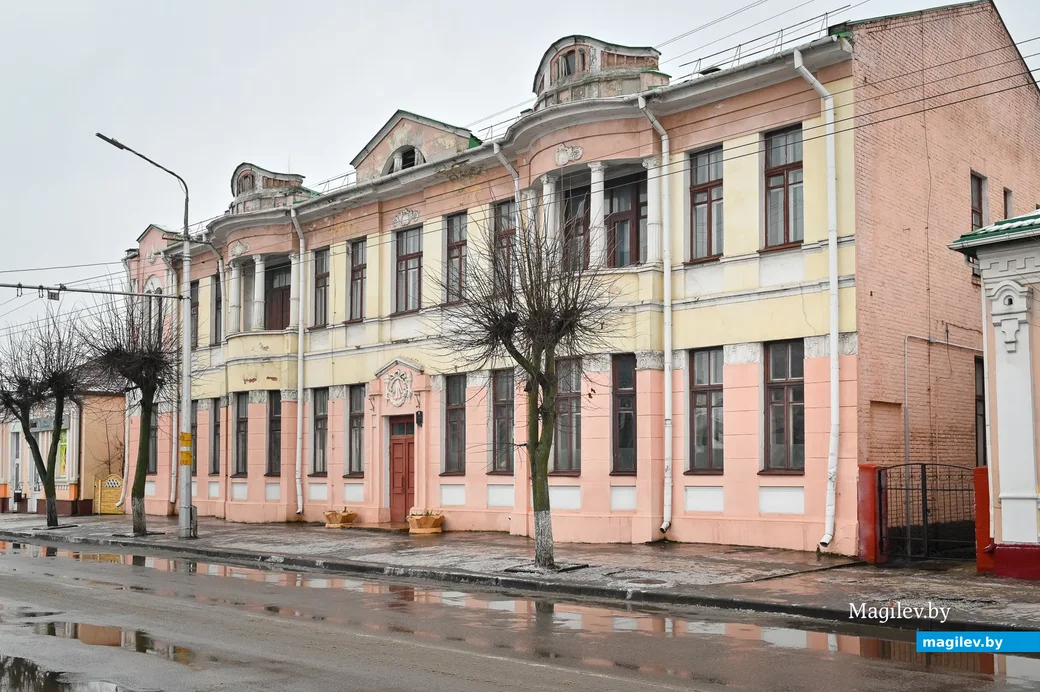 11.12.2020. Бобруйск. Бывшая станция юных техников, позже Центр технического творчества. Особняк в