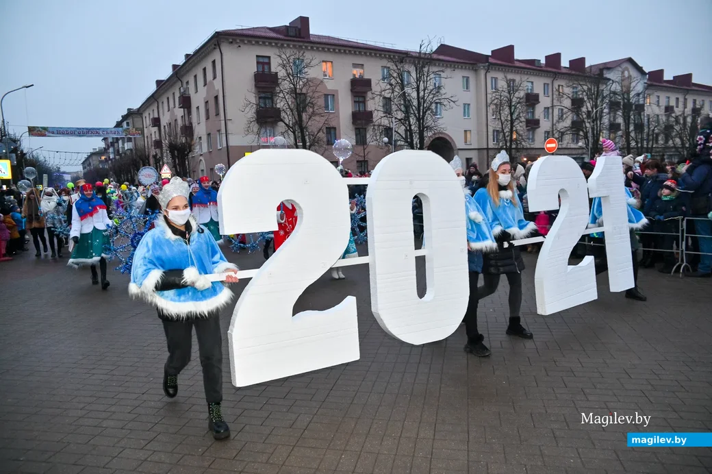 19.12.2020. Бобруйск. Костюмированный автопробег Дедов Морозов и зажигание огней на главной