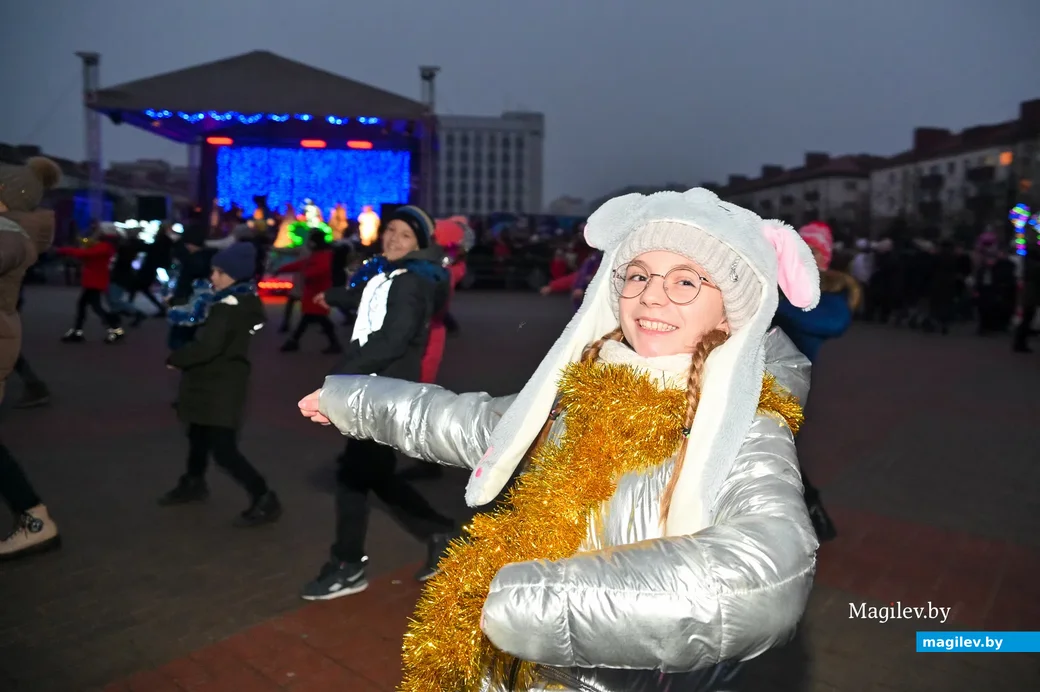 19.12.2020. Бобруйск. Костюмированный автопробег Дедов Морозов и зажигание огней на главной