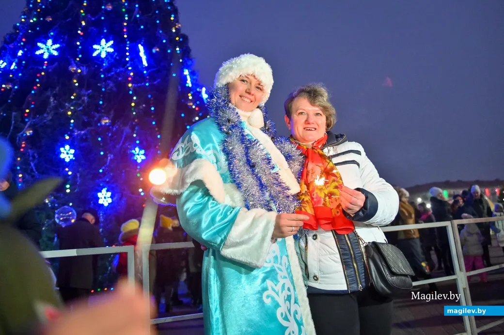 19.12.2020. Бобруйск. Костюмированный автопробег Дедов Морозов и зажигание огней на главной