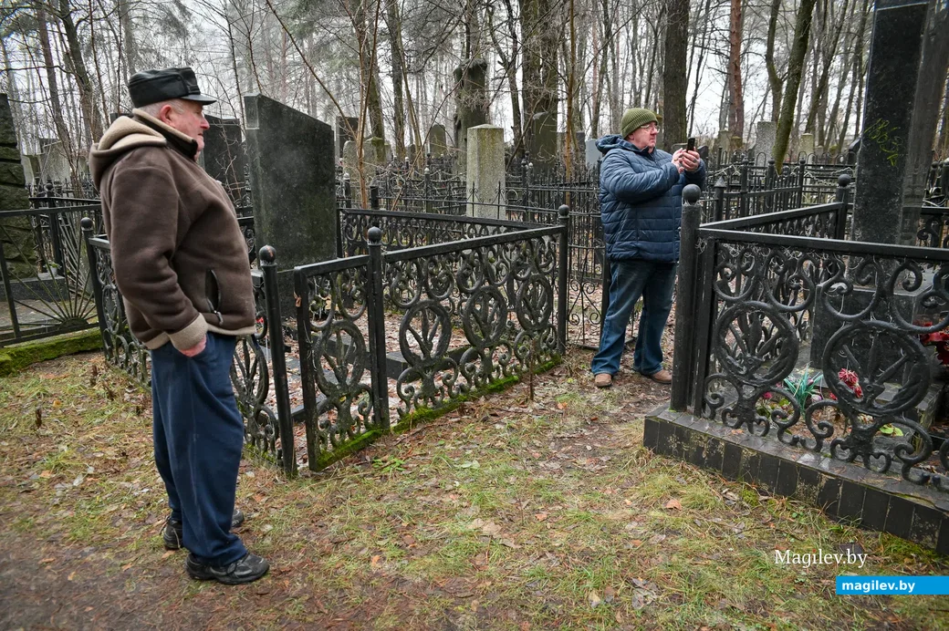 Марат Самуилович Петлах на еврейском кладбище. Архивное фото «ВБ» от 21 декабря 2020 года.