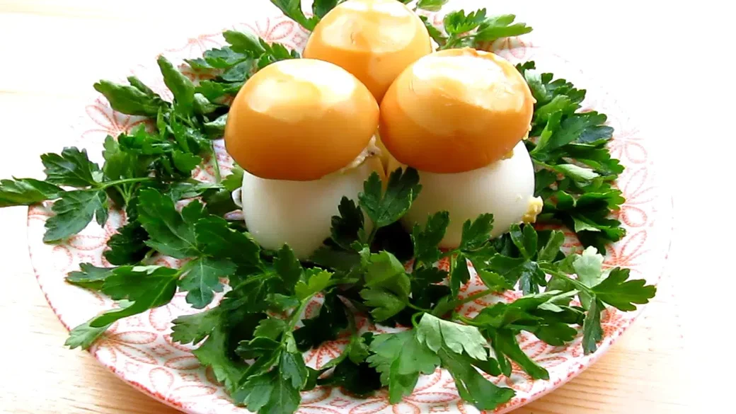 Яйца, фаршированные грибами.