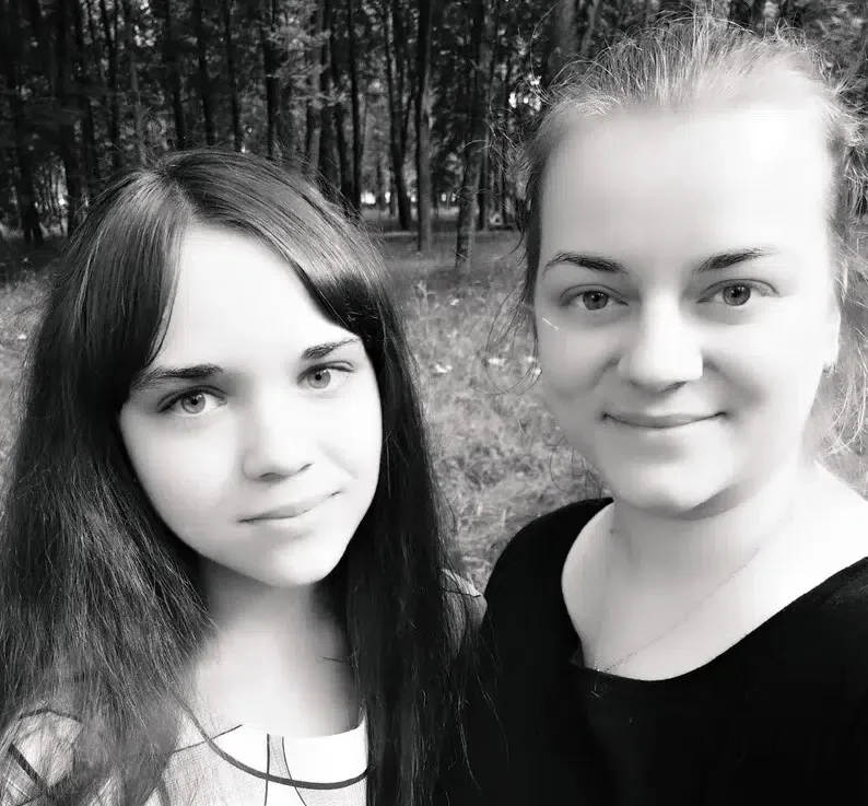 Две внучки Нины Ефимовны: Валерия Волковец и Анастасия Савончик.
