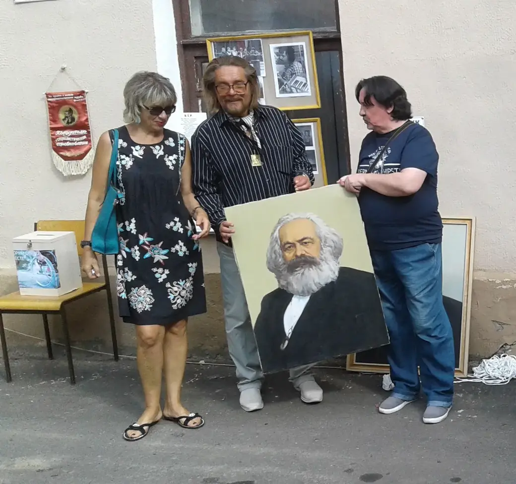 Палевич на ретро-тусовке во дворе Алика Кузькина в Пожарном переулке, 2017 год.